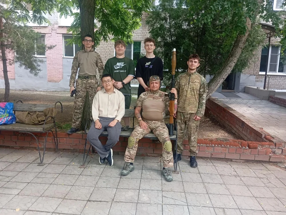 Провели с подростками занятия по военной подготовке, ребята отработали навыки работы с гранатомётом РПГ-7